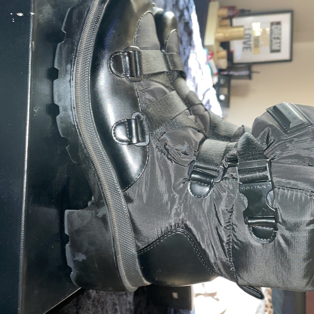 Kendall & Kylie Black Size 10 Riley Nylon Boots in Good Condition! Very Stylish! - Picture 4 of 7